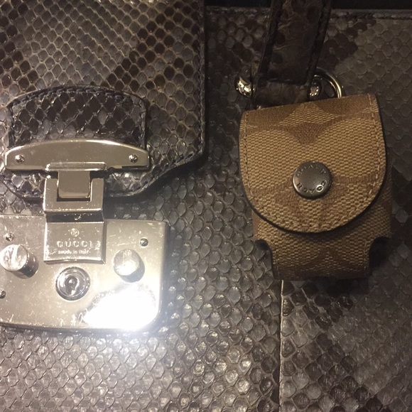 💥HOST PICK💥(UNISEX) COACH - EARBUD CASE BAG CHARM (NWT) - Picture 9 of 10